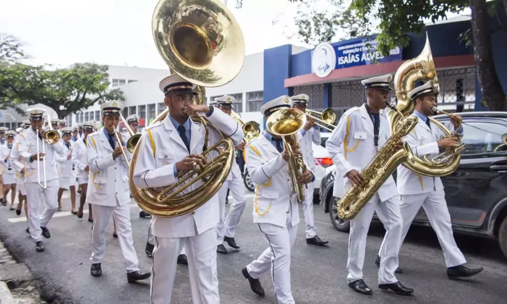 filarmônicas de diversas cidades baianas. O Festival será realizado nos Largos Pedro Archanjo e Quincas Berro D'Água, sempre a