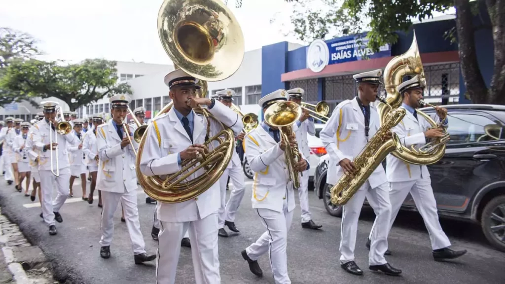 filarmônicas de diversas cidades baianas. O Festival será realizado nos Largos Pedro Archanjo e Quincas Berro D'Água, sempre a