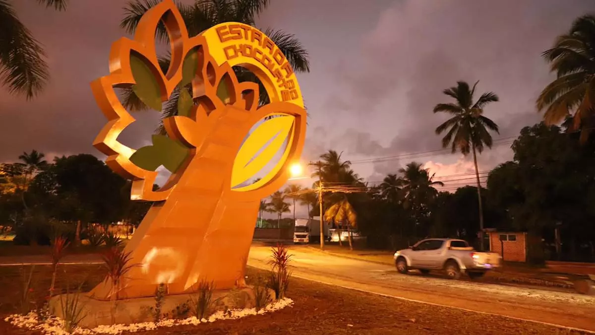 instalação de sinalização turística moderna, a Estrada do Chocolate foi reativada, nesta quinta-feira (21), em Ilhéus, na Costa do Cacau,
