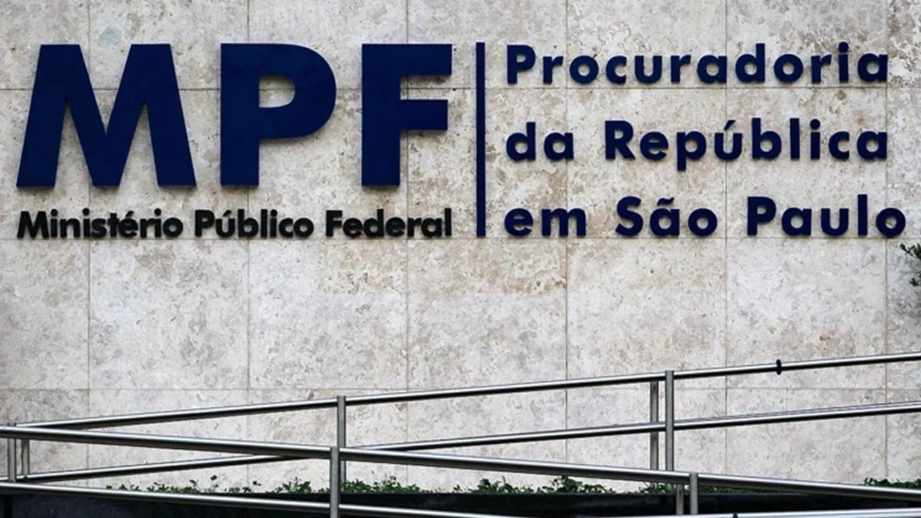 O procurador da República de São Paulo Anderson Vagner Gois dos Santos é alvo de duas representações na Corregedoria do Ministério Público Federal (MPF) após dizer que mulheres têm "obrigação sexual" e "débitos" com os cônjuges. A fala do procurador pode ser usada para respaldar o estupro marital, ou seja, a prática do ato sexual, seja do marido ou companheiro, de maneira forçada. As informações são da GloboNews e da colunista Malu Gaspar, do jornal O Globo.