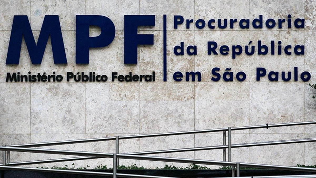 O procurador da República de São Paulo Anderson Vagner Gois dos Santos é alvo de duas representações na Corregedoria do Ministério Público Federal (MPF) após dizer que mulheres têm "obrigação sexual" e "débitos" com os cônjuges. A fala do procurador pode ser usada para respaldar o estupro marital, ou seja, a prática do ato sexual, seja do marido ou companheiro, de maneira forçada. As informações são da GloboNews e da colunista Malu Gaspar, do jornal O Globo.