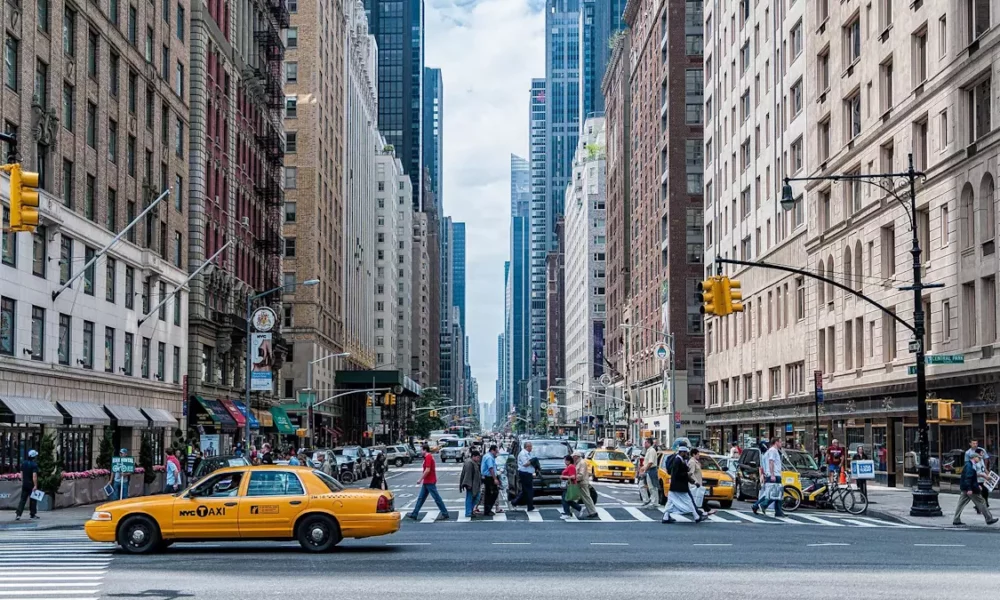 Autoridades da cidade de Nova York declararam uma emergência de saúde pública devido à disseminação do vírus