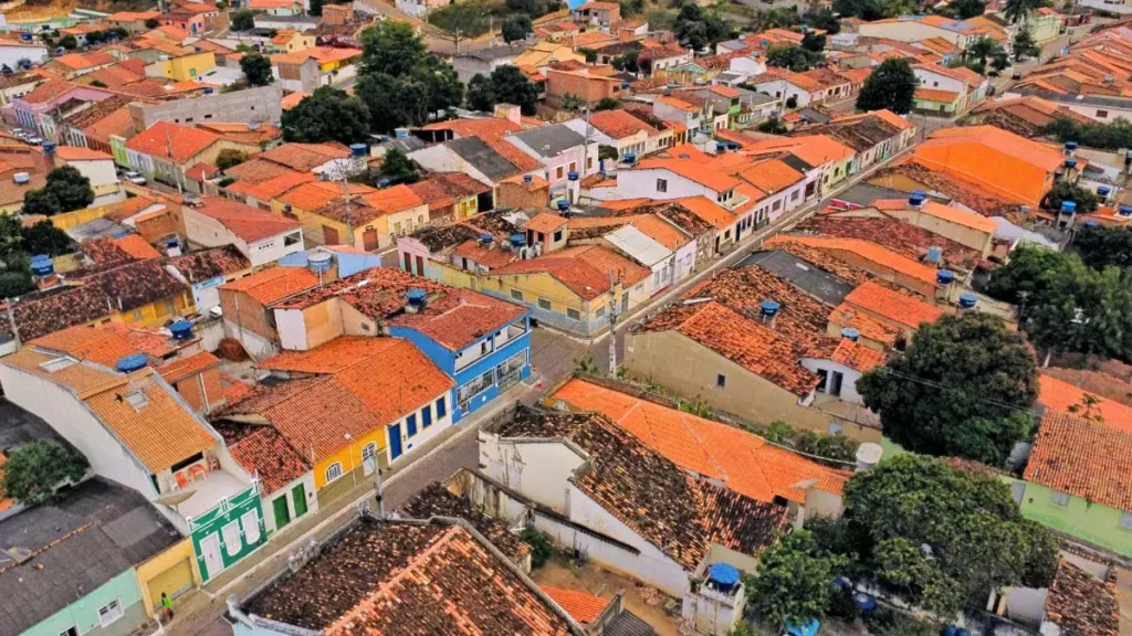 Na cidade de Palmeiras, na Chapada Diamantina, o Estado da Bahia autorizou, nesta terça-feira (19), licitação para a pavimentação do