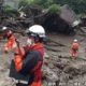 Fortes chuvas vêm atingindo o Japão. Segundo autoridades meteorológicas, chuvas torrenciais caíram da região de Kyushu, no Sudoeste, e na área de Tokai, na parte central do país. O mau tempo deverá atingir também o nordeste do país.