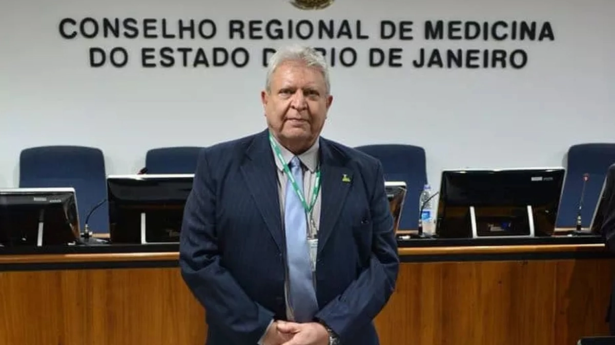 O presidente do Conselho Regional de Medicina do Rio de Janeiro (Cremerj), Clovis Bersot Munhoz, decidiu se afastar do órgão após acusação de assédio sexual a uma técnica de enfermeira, de 26 anos. Ela acusa o médico, de 72 anos, de fazer comentários de cunho sexual no centro cirúrgico do hospital Glória d’Or. Munhoz, onde ele é cirurgião ortopédico. O presidente foi indiciado pela 9ª delegacia policial, no bairro do Catete, pelo crime de assédio sexual. 