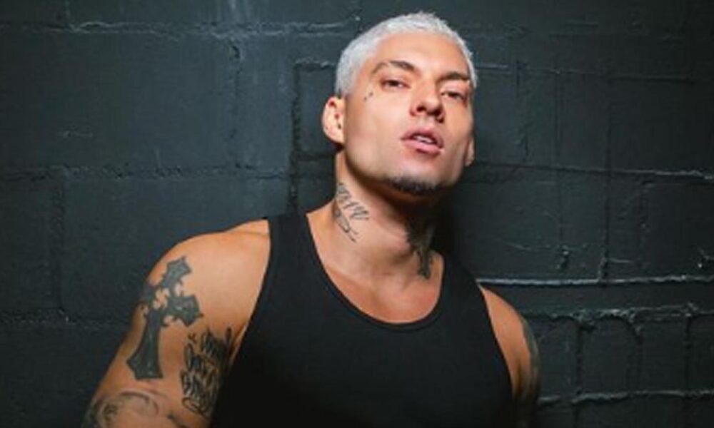 Um dos principais nomes da nova cena do rap brasileiro, Filipe Cavaleiro de Macedo da Silva Faria, mais conhecido pelo seu nome artístico Filipe Ret, de 37 anos, foi alvo de buscas pela Polícia Civil do RJ nesta terça-feira (19).