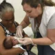 Apesar de ser obrigatória para recém-nascidos, a vacina BCG - que protege contra as formas graves da tuberculose - tem registrado baixos índices de cobertura. Segundo o Datasus, do Ministério da Saúde, a cobertura vacinal do imunizante caiu de 105%, em 2015, para 68,6% em 2021. A BCG faz parte do Programa Nacional de Imunização (PNI) e é indicada para ser aplicada logo após o nascimento da criança.