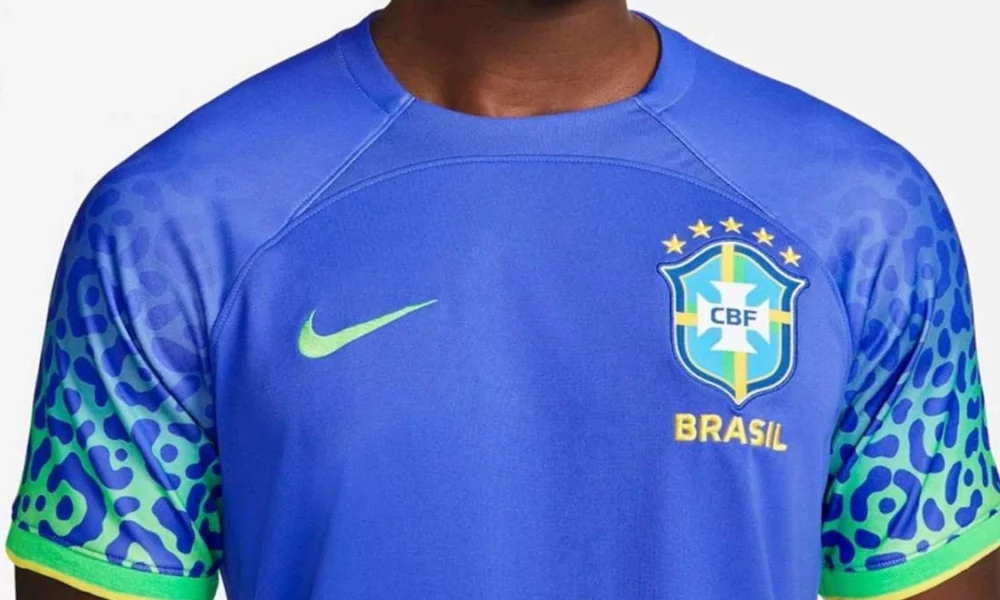 A Nike mais uma vez entrou em polêmica, desta vez a fornecedora da camisa da seleção brasileira restringiu o uso de nomes de orixás, entidades de religiões afro-brasileiras e por outro lado permitiu os termos "Jesus" ou "Cristo" no uniforme que os comandados de Tite.