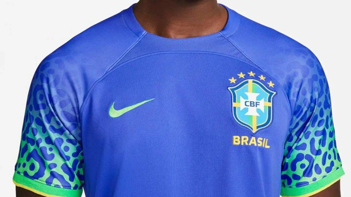 A Nike mais uma vez entrou em polêmica, desta vez a fornecedora da camisa da seleção brasileira restringiu o uso de nomes de orixás, entidades de religiões afro-brasileiras e por outro lado permitiu os termos "Jesus" ou "Cristo" no uniforme que os comandados de Tite.