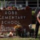 Após ondas de massacres e ataques em escolas, professores estadunidenses vão aderir ao ao uso de armas de fogo nas instituições dos EUA. A estratégia, que se tornou a principal solução defendida por Republicanos e defensores dos direitos às armas, é vista como uma chance de profissionais da educação revidarem em caso de ataque.