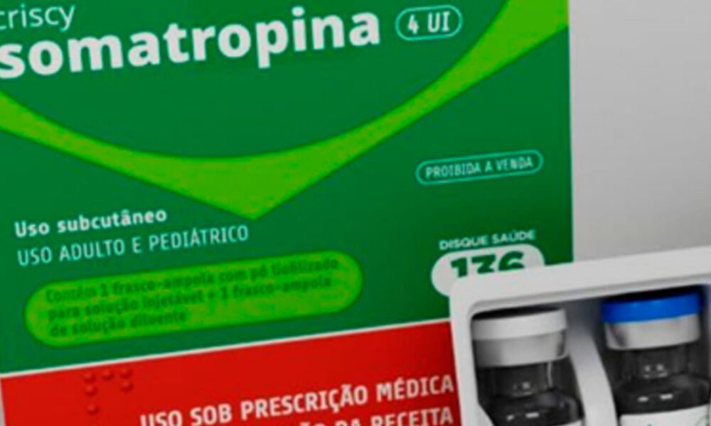 A Agência Brasileira de Vigilência Sanitária (Anvisa) tem recebido denúncias de falsificação do produto biológico Somatropina 20 mg, solução injetável. Segundo o órgão, foram identificados no mercado brasileiro produtos com rótulos não originais ou com a impressão de lotes não reconhecidos pelos fabricantes.