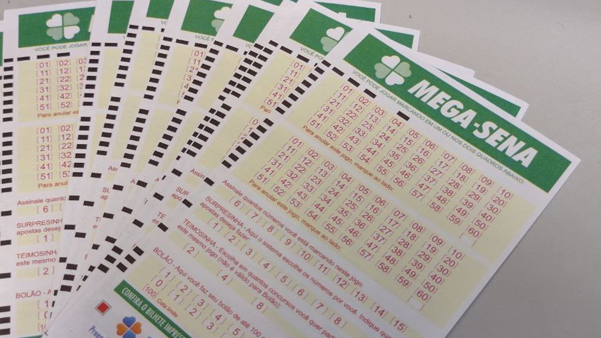 Não houve ganhador do prêmio máximo do concurso 2.535 da Mega-Sena, realizado nesta quinta-feira (3), no Espaço da Sorte, em São Paulo. O prêmio acumulou e a estimativa para o concurso da Mega, do próximo sábado (5), é de R$ R$ 55 milhões.