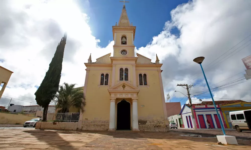 O município de Morro do Chapéu atrai turistas de todo Brasil por conta da sua localização na Chapada Diamantina e seus