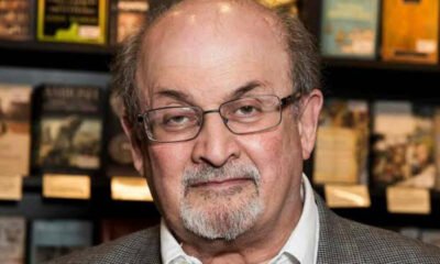 Salman Rushdie foi retirado de um respirador e já conseguiu  falar no sábado (13), confirmou seu agente, enquanto o