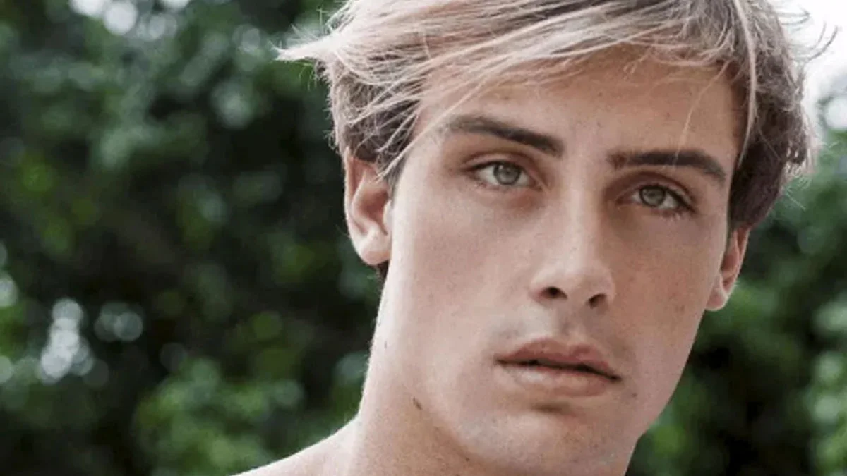 O modelo Bruno Fernandes Moreira Krupp, de 25 anos, que atropelou e matou o estudante João Gabriel Cardim Guimarães, de 16 anos, no fim de julho, na orla da Barra da Tijuca, na Zona Oeste do Rio, está na lista de cargos secretos do Ceperj.