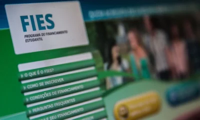 Terminam nesta sexta-feira (12) as inscrições para o Fundo de Financiamento Estudantil (Fies) do segundo semestre de 2022. Os estudantes inte