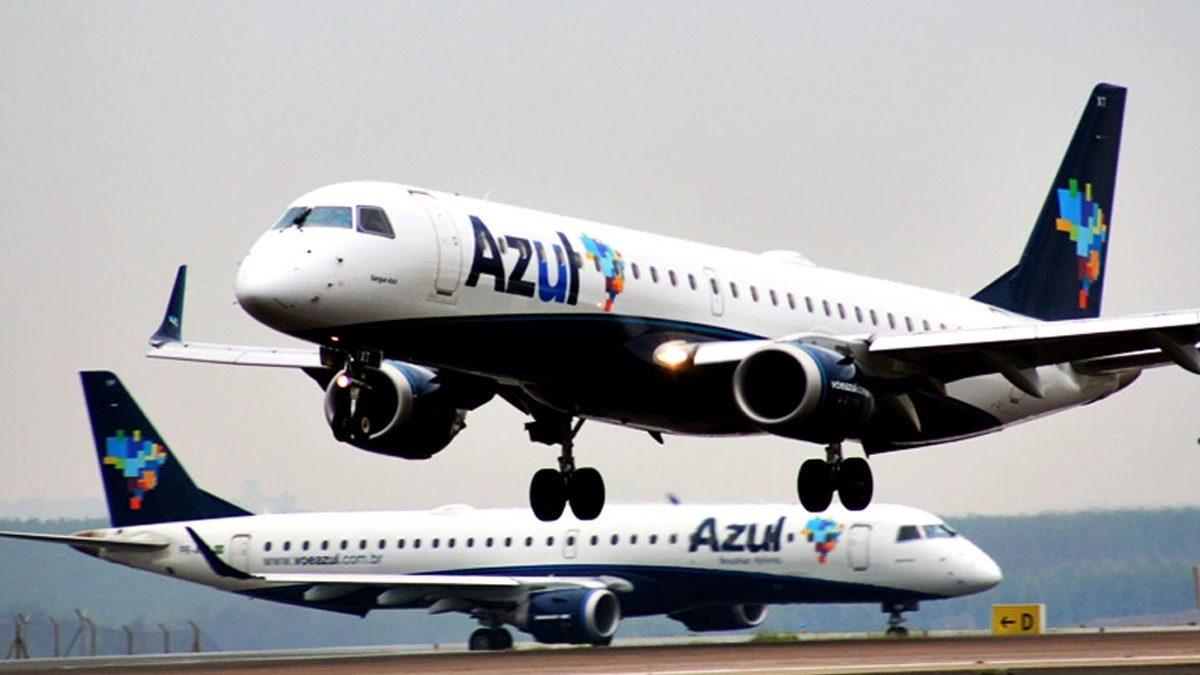 A Prefeitura de Salvador e a Azul Linhas Aéreas ofertarão 120 voos inéditos provenientes de oito cidades brasileiras durante a alta temporada de verão. Serão promovidas ações para divulgar a capital baiana nos polos emissores de turistas nacionais. A expectativa é promover a chegada de aproximadamente 28 mil turistas durante a alta estação.