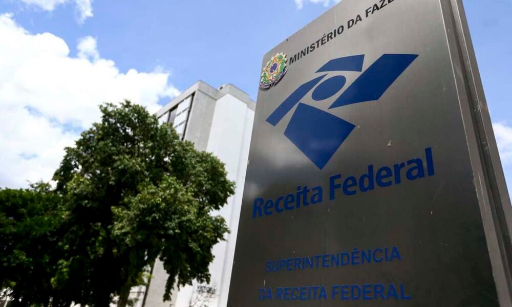 A Receita Federal libera a partir das 10h desta sexta-feira (23), consulta ao quinto e último lote de restituição deste ano. O lote também contempla restituições residuais de anos anteriores.