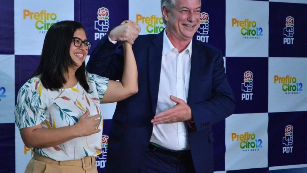 O PDT escolheu hoje (5) a vice-prefeita de Salvador, Ana Paula Matos, como candidata a vice-presidente na chapa de Ciro Gomes nas eleições deste ano. Com isso, foi formada uma chapa "puro sangue", quando há somente integrantes do próprio partido na disputa.