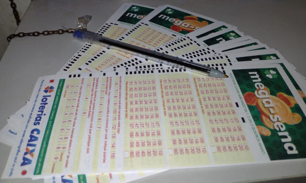 Não houve acertador das seis dezenas do concurso 2.508 da Mega-Sena, realizado neste sábado (6). O prêmio de quase R$
