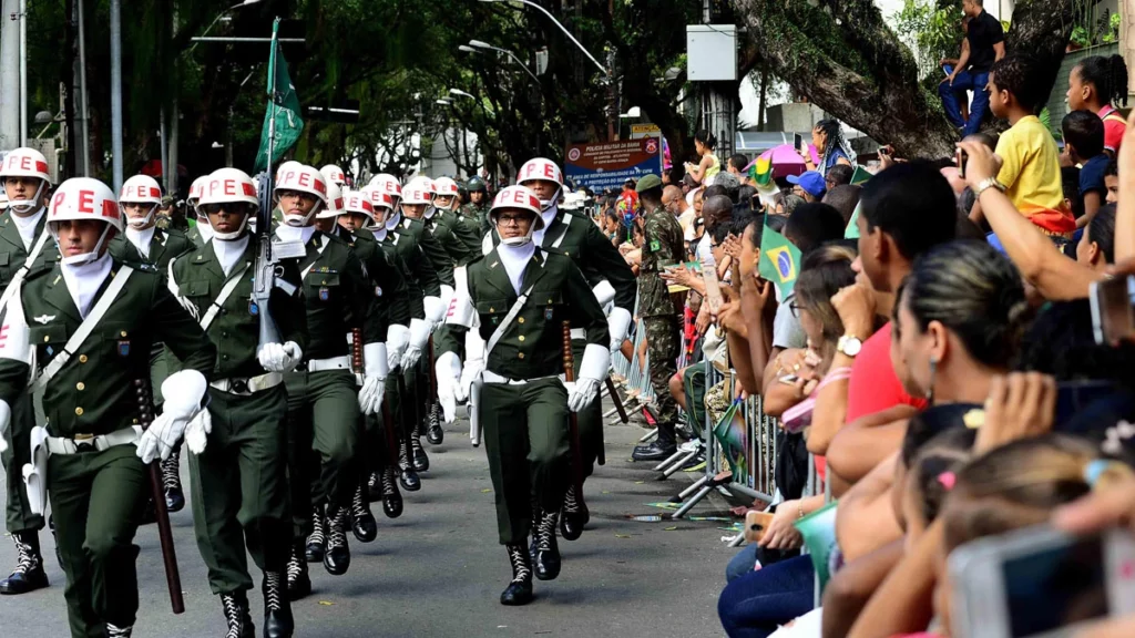 As comemorações dos 200 anos da Independência do Brasil em Salvador vão resultar em alterações no trânsito na região do Centro da cidade entre os dias 5 a 7 de setembro. A Superintendência de Trânsito de Salvador (Transalvador) vai reforçar a atuação no local para promover o ordenamento do tráfego de veículos e a segurança viária dos transeuntes. 