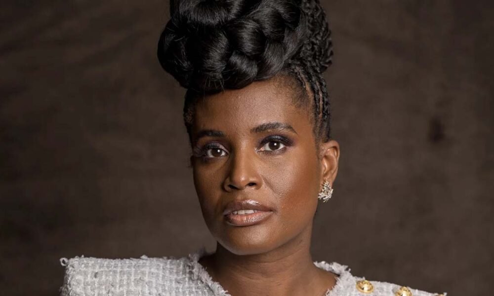A filósofa e escritora Djamila Ribeiro acaba de ser confirmada como uma das atrações da Bienal do Livro Bahia, que acontece de
