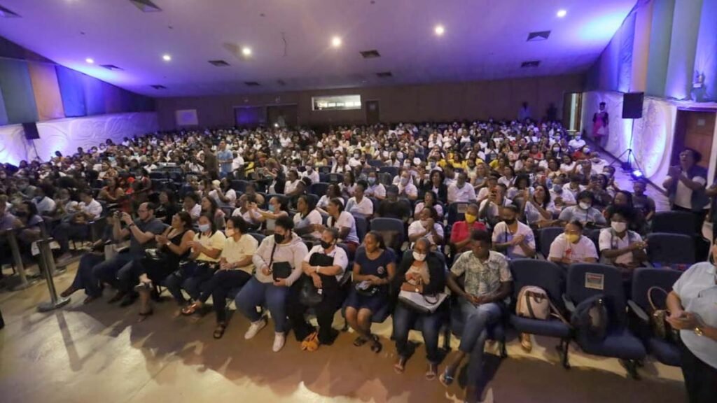 O Projeto Mais Infância, desenvolvido pelo Estado da Bahia, reuniu, neste sábado (3), cerca de 600 educadores de creches baianas para a