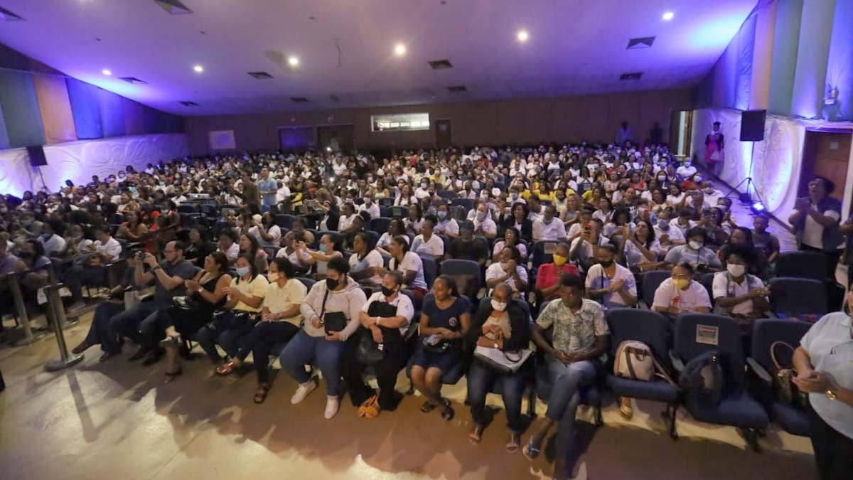 O Projeto Mais Infância, desenvolvido pelo Estado da Bahia, reuniu, neste sábado (3), cerca de 600 educadores de creches baianas para a