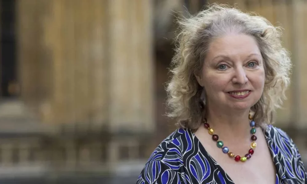 Morreu nesta quinta-feira (22), a escritora britânica Hilary Mantel, conhecida por sua premiada trilogia histórica "Wolf Hall", aos 70 anos. A informação foi confirmada por sua editora no Twitter nesta sexta-feira (23). A causa da morte não foi revelada.