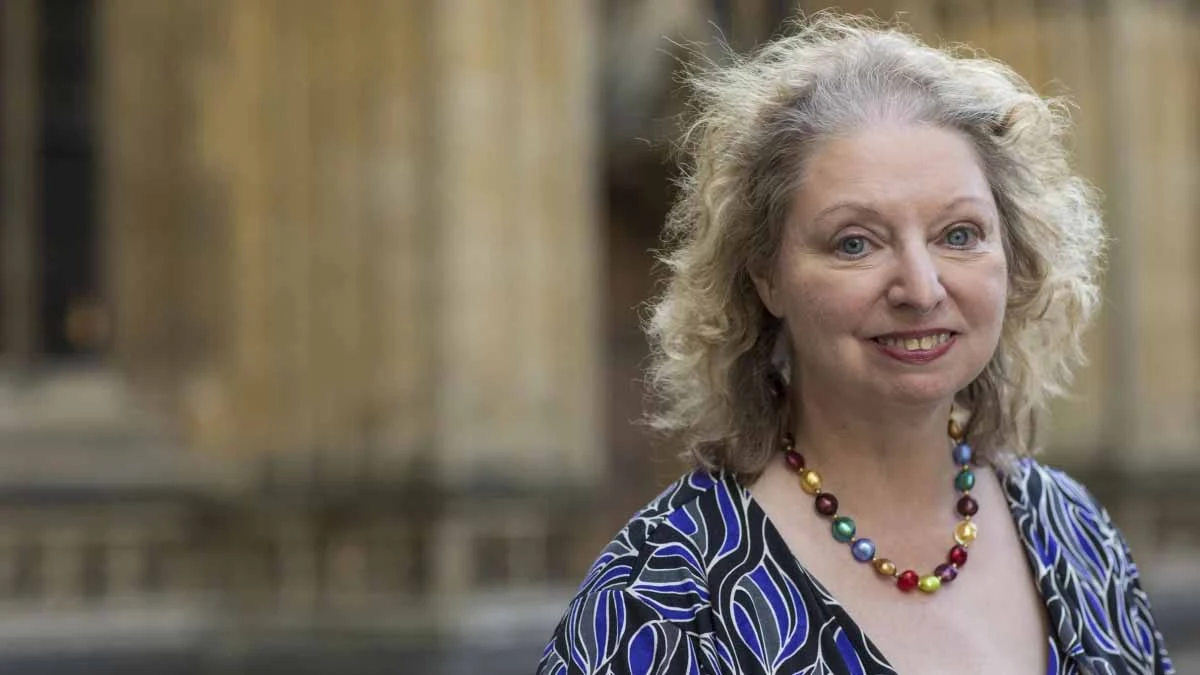 Morreu nesta quinta-feira (22), a escritora britânica Hilary Mantel, conhecida por sua premiada trilogia histórica "Wolf Hall", aos 70 anos. A informação foi confirmada por sua editora no Twitter nesta sexta-feira (23). A causa da morte não foi revelada.