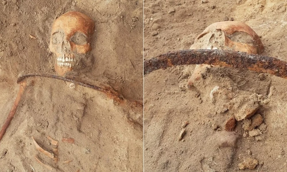 O esqueleto do que os arqueólogos acreditam ter sido uma “vampira” do século XVII foi descoberto perto de Bydgoszcz, na Polônia. Segundo a equipe de pesquisadores da Universidade Nicolaus Copernicus, em Toruń, o corpo identificado na aldeia de Pień tinha uma foice presa ao pescoço, o que poderia “impedi-la de retornar à vida”, além de um cadeado no dedão do pé esquerdo.
