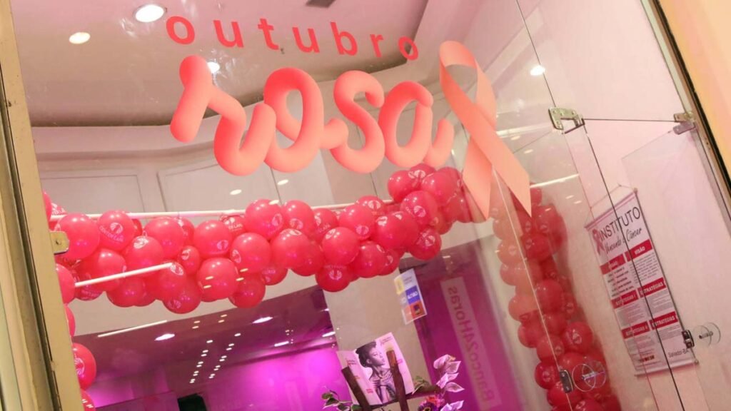 Com o intuito de ampliar o acesso das soteropolitanas às diversas ações de cuidado integral com a saúde da mulher na Campanha Outubro Rosa,