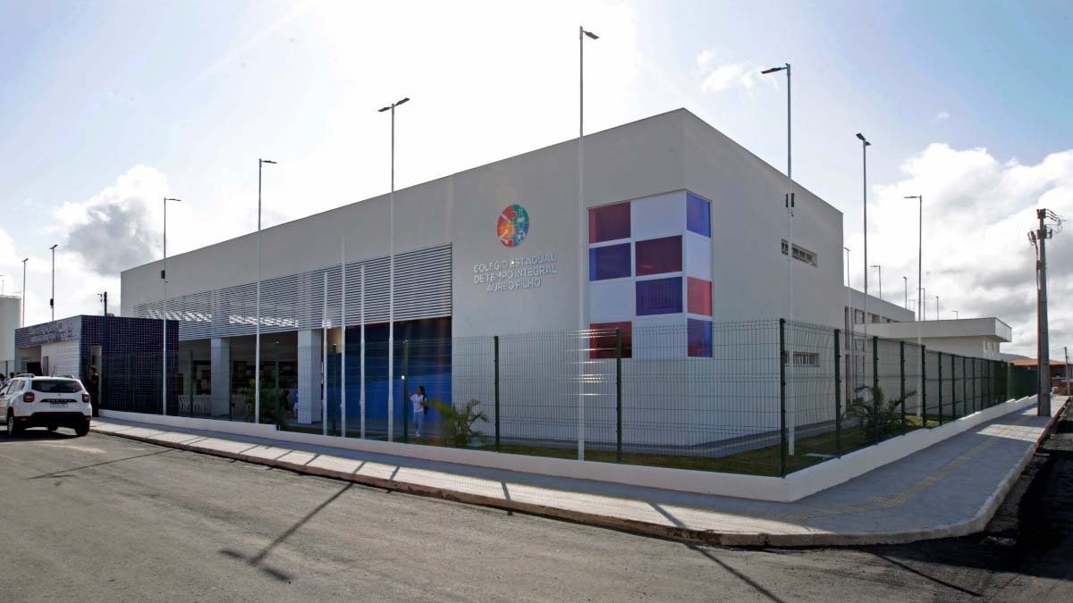 Colégio Estadual de Tempo Integral Áureo Filho, nesta segunda-feira (17), estudantes e moradores do município de Ipecaetá ocuparam o