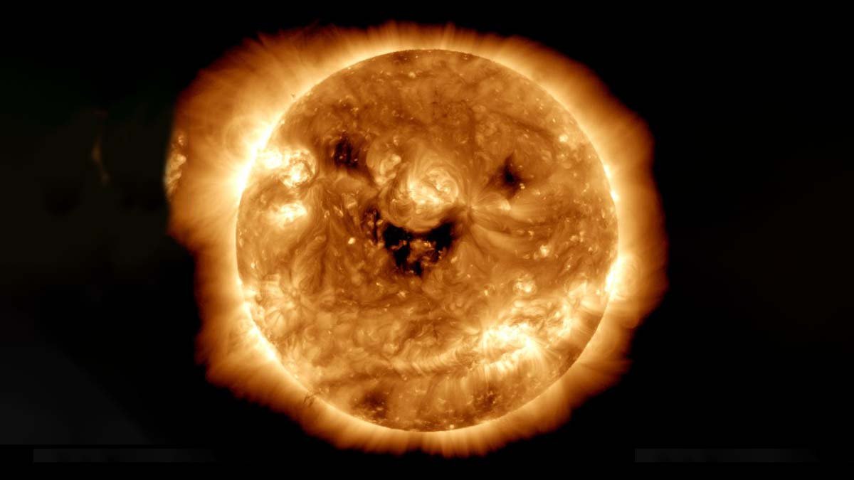 Um satélite da Nasa capturou uma imagem do que parecia ser um padrão de rosto feliz no sol no início desta semana, levando a agência