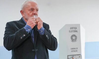 A eleição presidencial será decidida em um segundo turno entre o ex-presidente Luiz Inácio Lula da Silva (PT) e o presidente Jair Bolsonaro (PL),