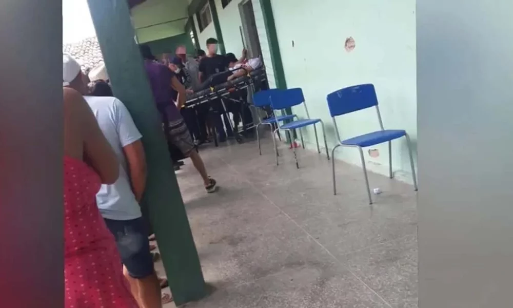 Um aluno com uma arma atirou em três estudantes de uma escola estadual em Sobral, no Ceará, nesta quarta-feira (5). Ao menos três pessoas foram feridas, segundo a polícia. Os tiros foram disparados na Escola Estadual Professora Carmosina Ferreira Gomes, no Bairro Sumaré, em Sobral.