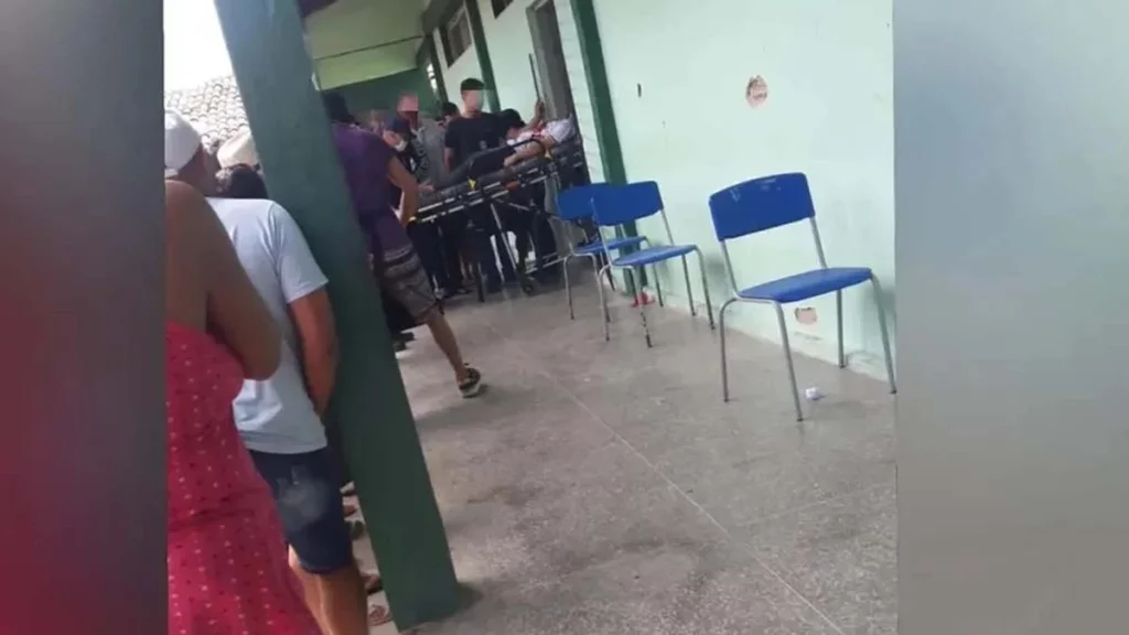 Um aluno com uma arma atirou em três estudantes de uma escola estadual em Sobral, no Ceará, nesta quarta-feira (5). Ao menos três pessoas foram feridas, segundo a polícia. Os tiros foram disparados na Escola Estadual Professora Carmosina Ferreira Gomes, no Bairro Sumaré, em Sobral.