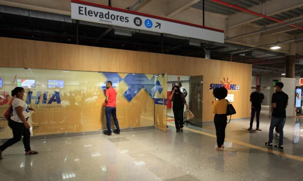 A partir dessa quarta-feira (26), o SineBahia vai disponibilizar 140 vagas temporárias para o município de Salvador. Podem concorrer
