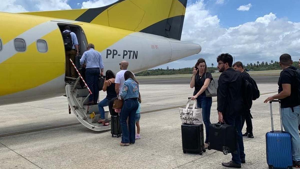 nesta segunda-feira (24), o voo de Salvador para Teixeira de Freitas, considerada a capital da zona turística Costa das Baleias,