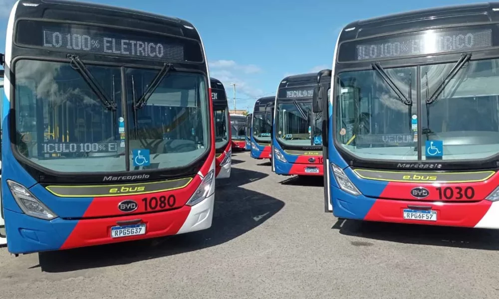 A BYD Auto é subsidiária da BYD, multinacional de alta tecnologia, dedicada a alavancar inovações tecnológicas para uma vida melhor. Com o objetivo de acelerar a transição verde do setor de transporte global, a BYD Auto se concentra no desenvolvimento de veículos elétricos puros e híbridos plug-in.