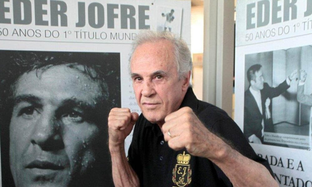 O ex-pugilista brasileiro Éder Jofre morreu hoje, aos 86 anos. A informação foi compartilhada por Andrea Jofre, filha do ex-atleta, no