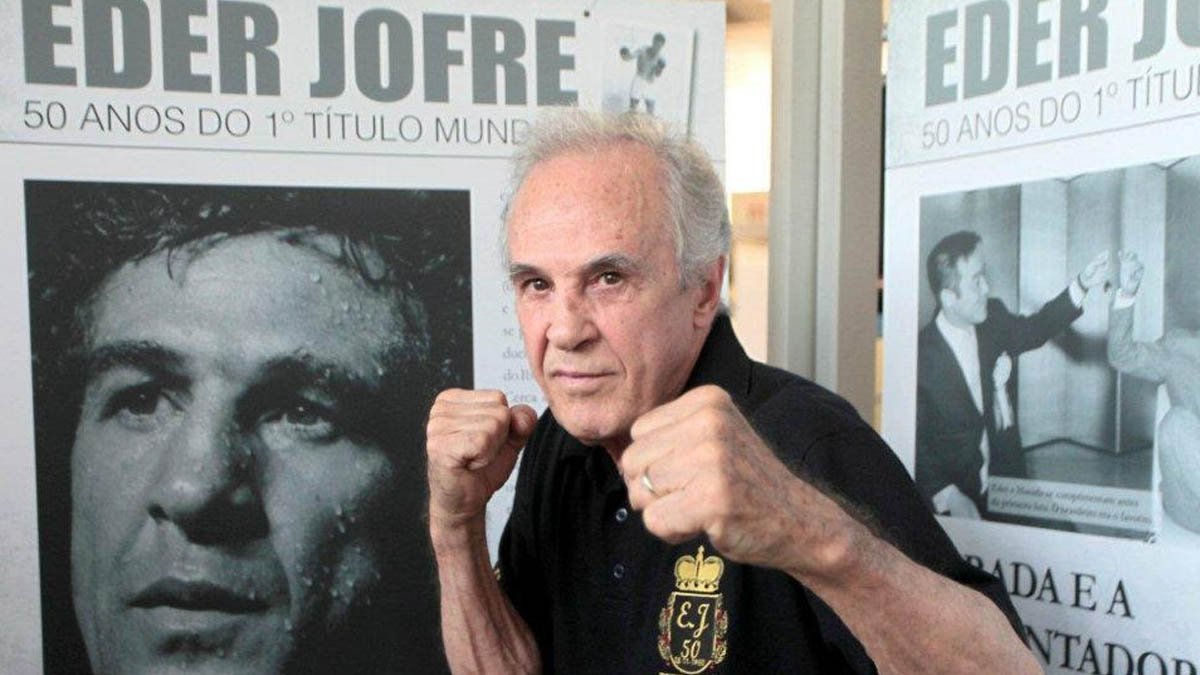 O ex-pugilista brasileiro Éder Jofre morreu hoje, aos 86 anos. A informação foi compartilhada por Andrea Jofre, filha do ex-atleta, no