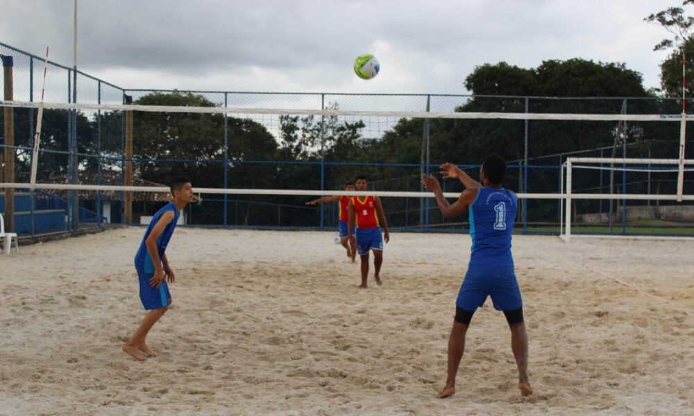 disputas na Praia da Penha, na Ribeira, em Salvador, o 1º Circuito Baiano de Vôlei de Praia Master terá a presença de 38 duplas e nove