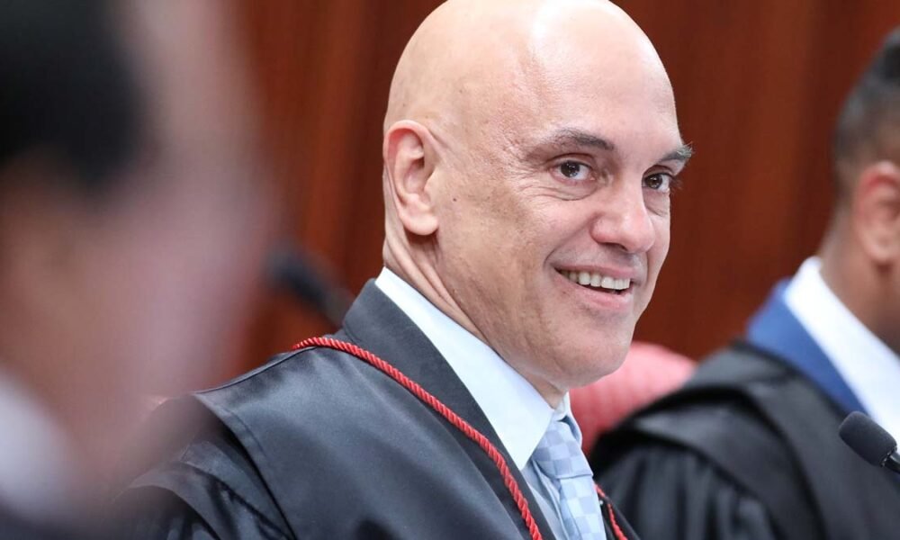 O ministro Alexandre de Moraes, presidente do Tribunal Superior Eleitoral (TSE), deu um prazo de 24 horas para que a coligação do presidente