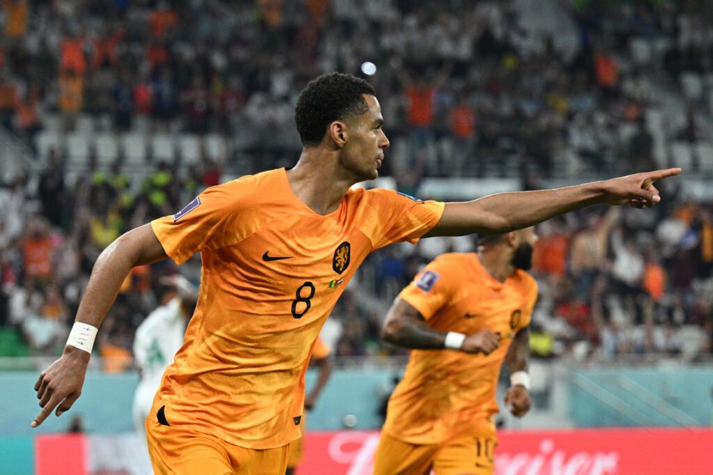 Mecânica confirma o favoritismo e bate o Senegal por 2 a 0 fechando a primeira rodada do Grupo A. Com esse resultado, a Holanda