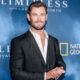 Chris Hemsworth descobriu que tem um risco significativamente maior de desenvolver a doença de Alzheimer devido a fatores