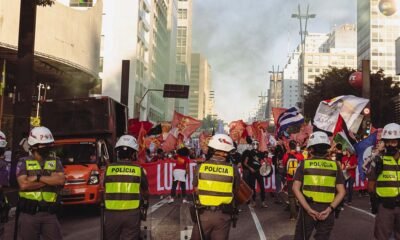 homem, tende a cair em desarmonia quando se demanda arbítrio demais para um ser humano apenas, para subverter a democracia é preciso se