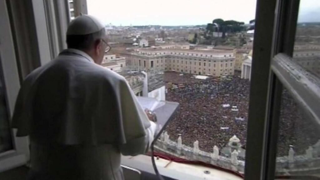 O Papa Francisco revelou que escreveu uma carta de renúncia logo após ser eleito pontífice em 2013, caso problemas médicos o