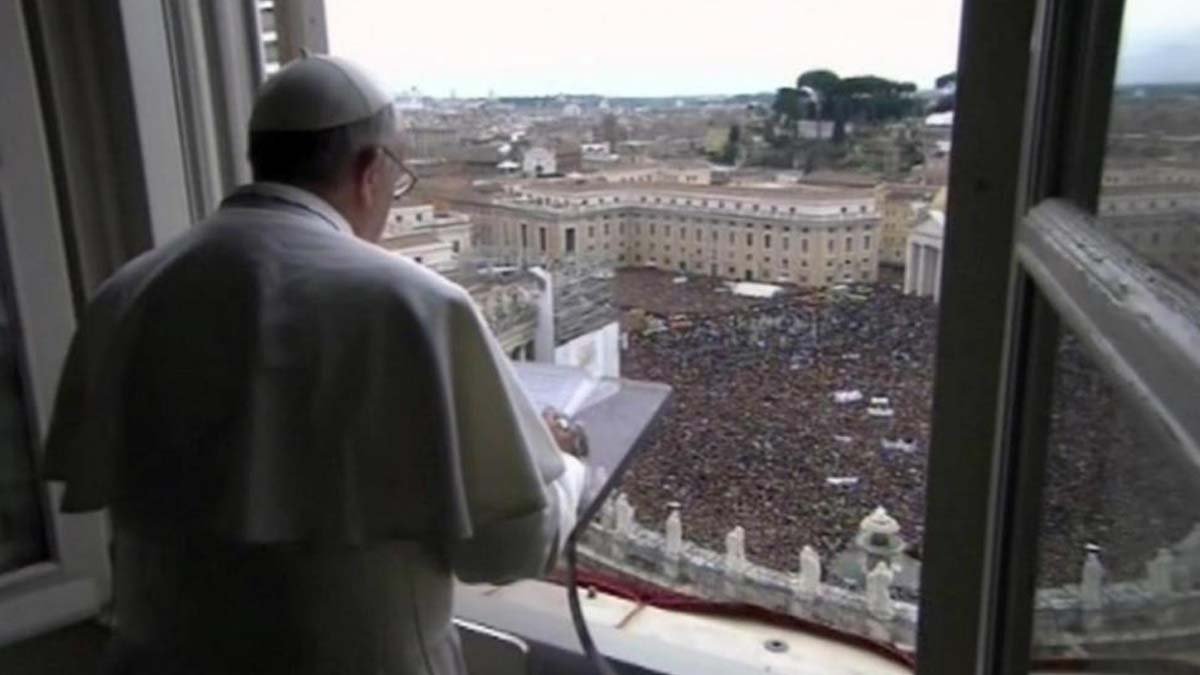 O Papa Francisco revelou que escreveu uma carta de renúncia logo após ser eleito pontífice em 2013, caso problemas médicos o