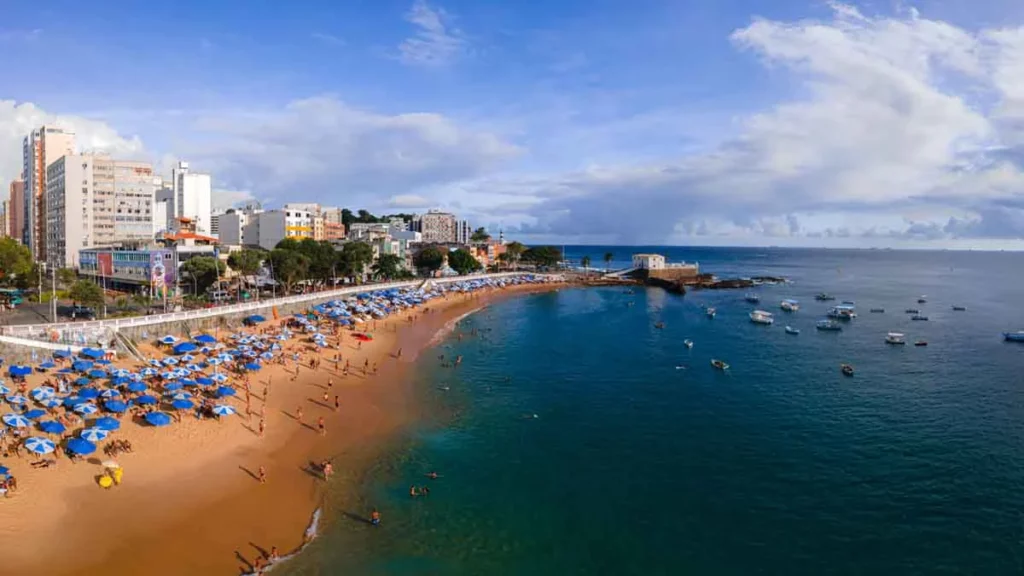 A cidade de Salvador está entre as três cidades brasileiras mais procuradas por turistas do mundo, segundo pesquisa realizada pela plataforma